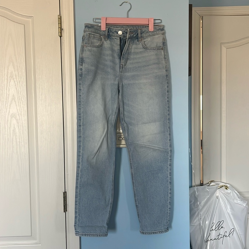 AE light washed jeans size 2 short